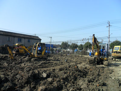 我校挖掘机培训场地教学